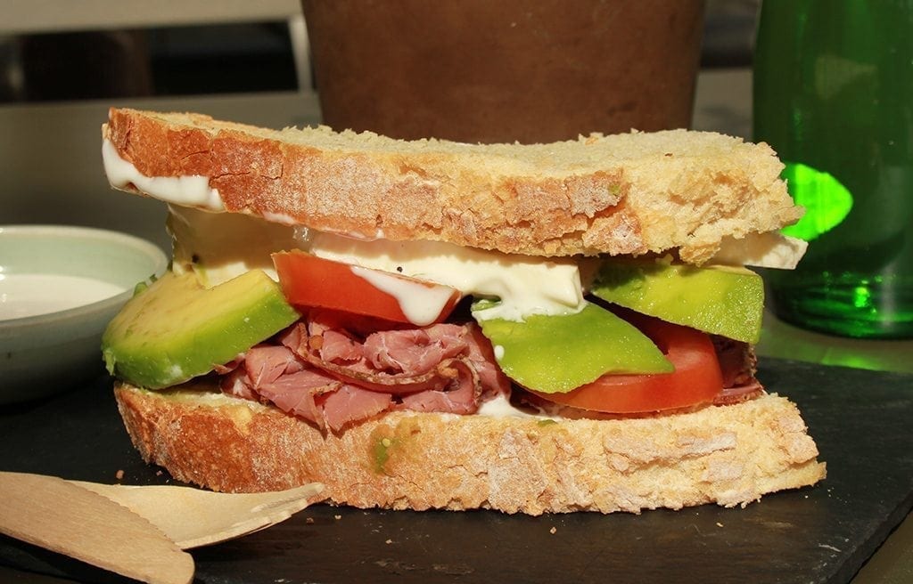 El sándwich de pastrami: desde los restaurantes de Nueva York hasta tu cocina